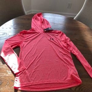 Women’s Under Armour long sleeve pullover shirt